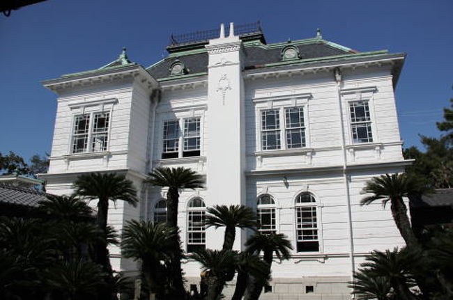 気を取りなおして･･･　メインの昼食？を食べに次へ行きます！<br />旧柳川藩主立花邸「柳川御花」です。<br />ここは「西洋館」。立花邸の迎賓館として建てられたものだそうです。