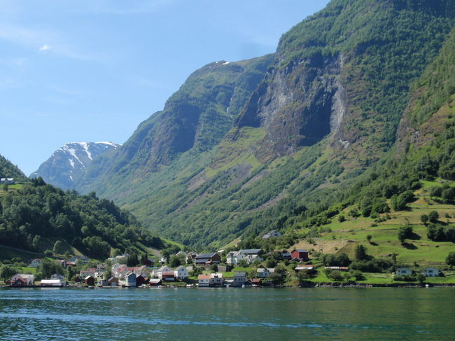 途中いくつか船着場に寄ります。<br />このフェリー、地元の人のためのものなのでしょうか？