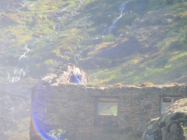 そして何故ここでこの演出なのかが全く不明で有名な姫が音楽とともに出てきます。が、水しぶきがすごすぎてよく見えない。。。