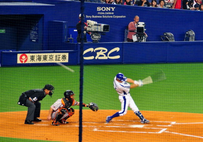 <br /><br />谷繁選手・豪快なスイング！！！<br /><br />でも、ファールだなぁ(^_^;)