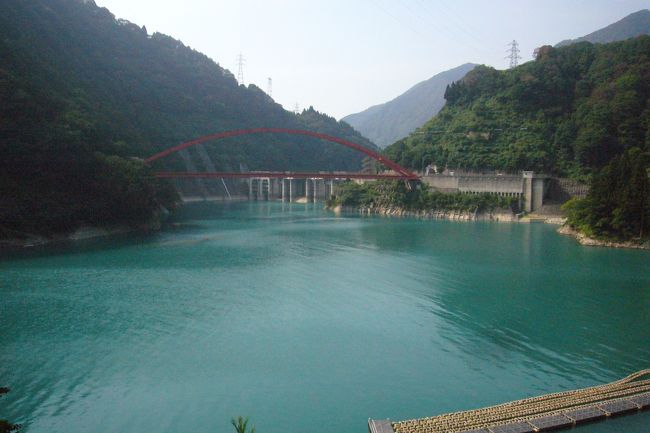 川をせき止めてダムにしてあるところが何か所もあります。