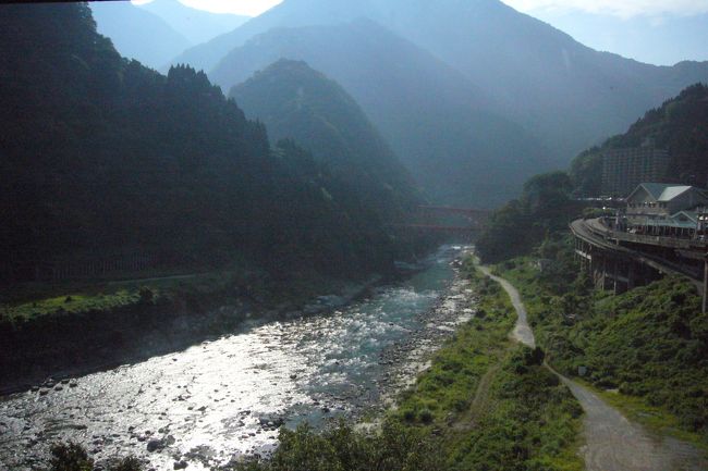 ８月２０日<br />朝の黒部川。いいお天気で良かった！出発です。