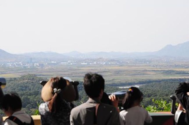 世界一高いという北朝鮮のフラッグタワーと、板門店などが見えました。