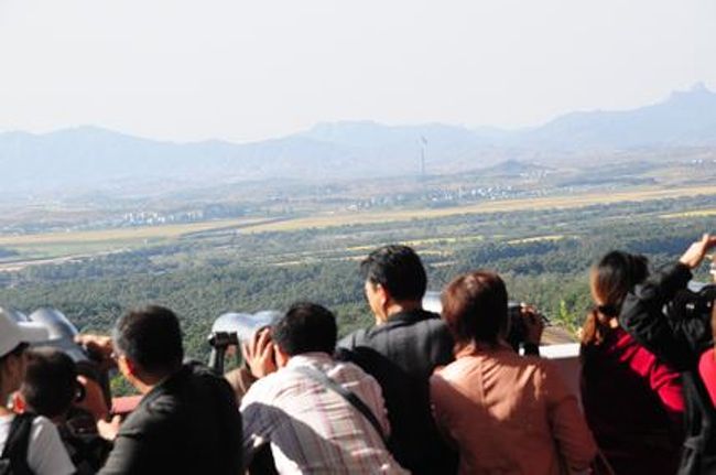 この人たち全員が中国人観光客…しかもマナーが悪い（写真撮ってはいけないエリアで写真撮る）ので、警備の軍人さんに注意されまくってました。