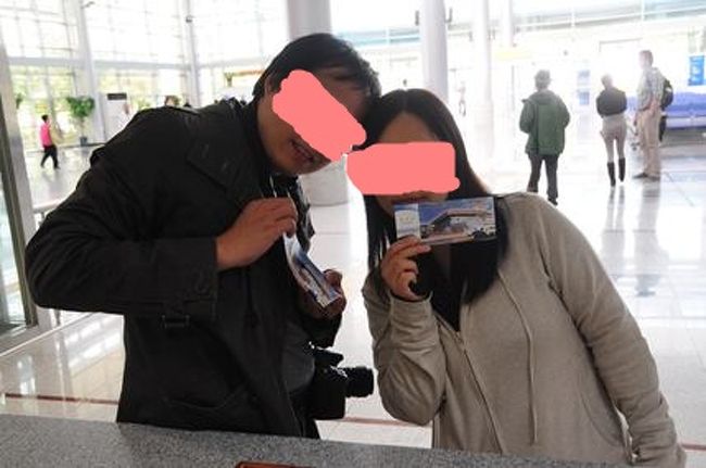 駅に入るため、切符を購入。<br /><br />切符売り場のおじさんがとても気さくで、「写真撮ってあげようか？」と自ら写真を撮ってくれました。