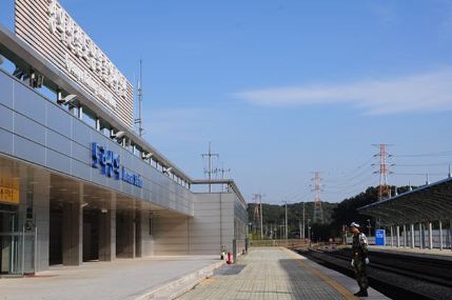 もちろん軍人さんが近くで見張ってました…<br /><br />そういえば駅に入る前に軍人さんと一緒に写真撮りましたが、別のカメラで撮ったので手元にありません。