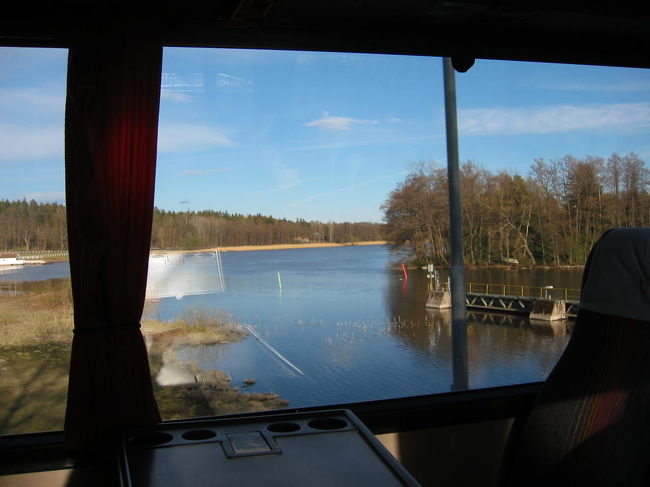 湖が見えます。浅い感じです。