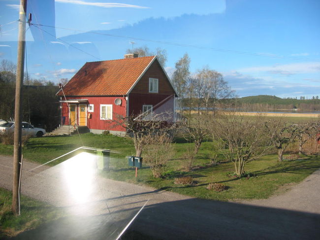 スウェーデンらしい家が見えます。