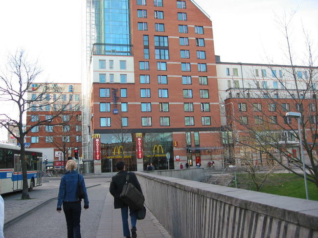 ホテルの一回はマックです。世界中どこに行ってもありますね。