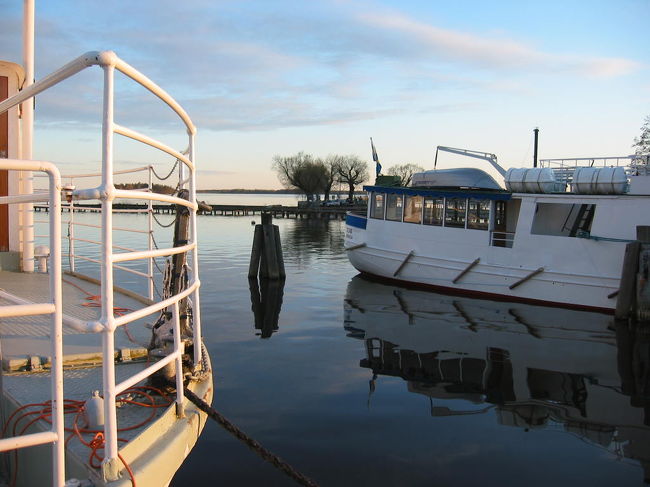 綺麗な湖の夕暮れです。