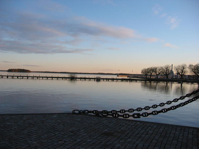 綺麗な湖の夕暮れです。