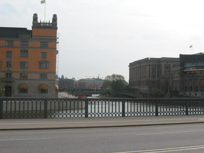 橋を渡ると旧市街地です。