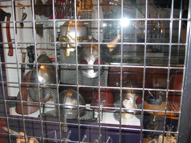 鎧が売っていました。