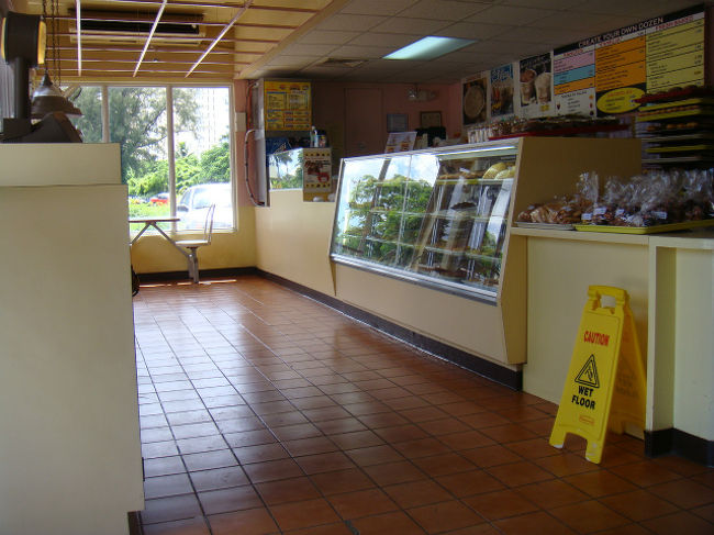 店内全貌。<br />Ｌ字型になっています。<br /><br />残してごめんなさい＞＜