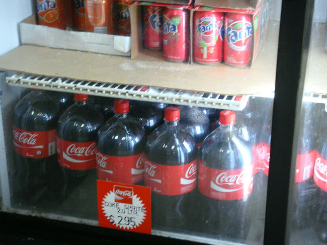 おっきすぎるー！このコーラ！<br />と思ったけど、２Ｌでした。<br /><br />先入観強すぎ？！笑