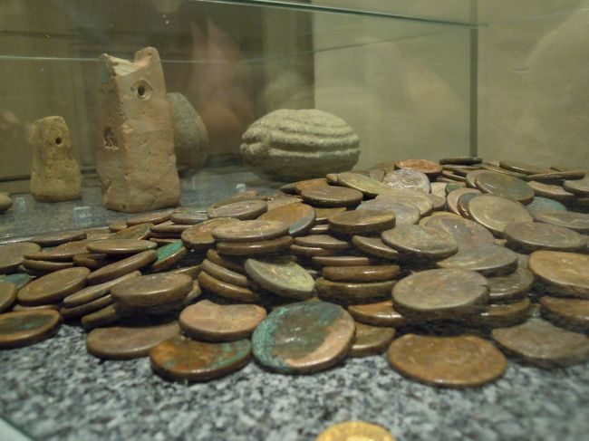 ガロ・ロマン時代のコイン。<br /><br />紀元100年から200年頃のコインがザクザク。