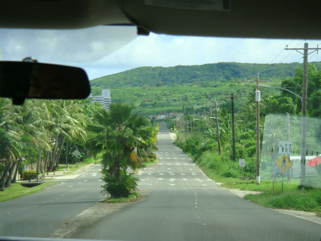 サイパンは三度目だけど、<br />ほとんどガラパンで過ごすので、北の方は初めて。<br /><br />わずか１０分ほどだけど、<br />景色にくぎ付けの楽しいドライブ♪