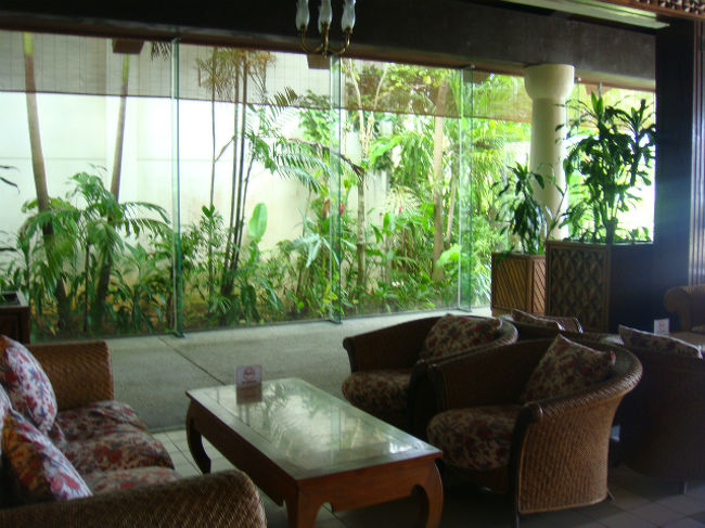 吹き抜ける風がなんてさわやかー。笑<br /><br />アクアリゾートは不便だけど、<br />のんびりしにくるには最高だろうなぁ〜なんて想像する。<br />ホテルでまったりっていう癒しの旅には、<br />ぴったりのホテルかも＾＾