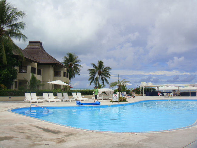 アクアはコテージタイプなのだとか。<br />んー、一度泊まってみたいなぁ〜＾＾<br /><br /><br />アクアのフロントで貴重品を預かってもらう。<br />きちんとお財布の中身を相互確認する。<br />素晴らしいきちっと具合。＾＾<br /><br />