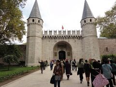 次はオスマントルコのスルタンたちの居城トプカプ宮殿へ