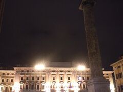 コロンナ広場の向かい、2003年にできたローマ最初のショッピングモール、ガッレリア・アルベルト・ソルディ。 
