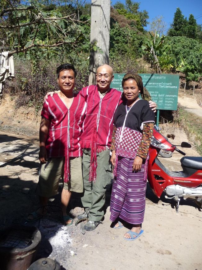 すると今回は、ポンチョを頂きました・・・オオキニ・・・