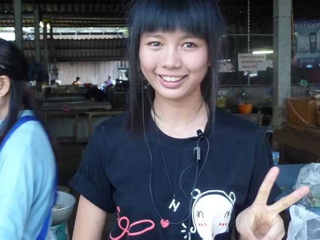 そうです、サムーン？近くの焼き肉屋の看板娘さん