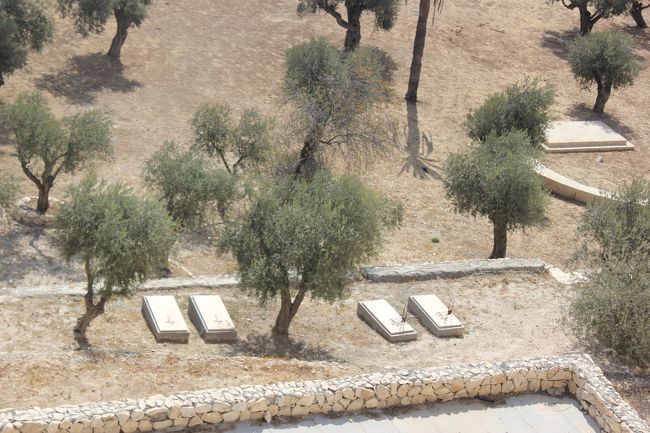 棺桶のようなものが見えます。