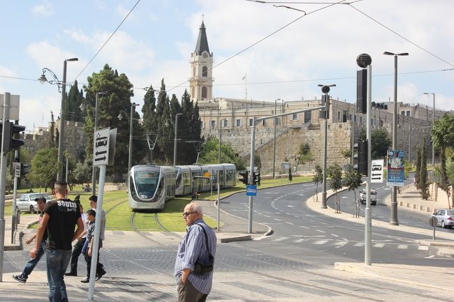 路面電車に乗って移動です。<br />この時は出来たばかりでフリーライドでラッキーでした！<br />