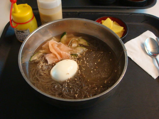 もちろん食べますｗｗｗｗ<br />ビビン麺？！みたいなやつ。<br />想像以上に美味しかった♪