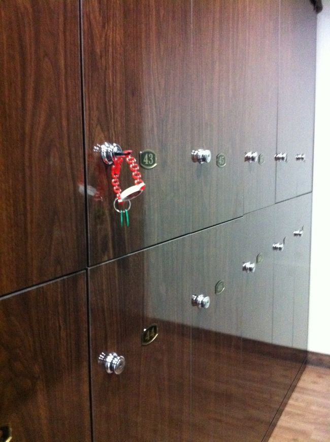 買い物も終えて、PM１０：００より<br />あかすりエステ！！！<br />プラスで、他のやつもつけちゃいました<br />ホテルまで送迎付きのツアーです<br />