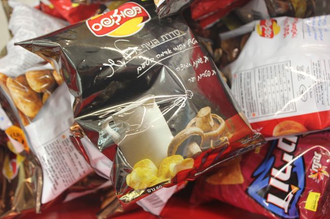 Laysなんかのお菓子もヘブライ。