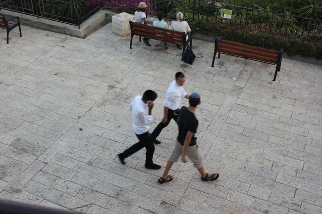 今風の人だってキッパをかぶっている。