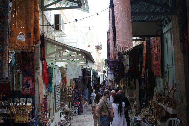 旧市街を通ってバスターミナルに向かいます。<br />ヴィアドロローサや聖墳墓教会など行けなかったことが悔やまれます。。。