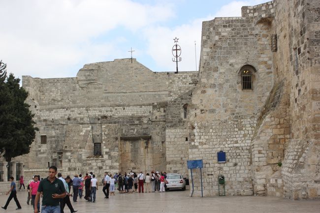 生誕教会。<br />入り口の写真を撮り忘れましたが、<br />屈んで入らなければいけないような狭い入り口です。<br />入場は無料でした。