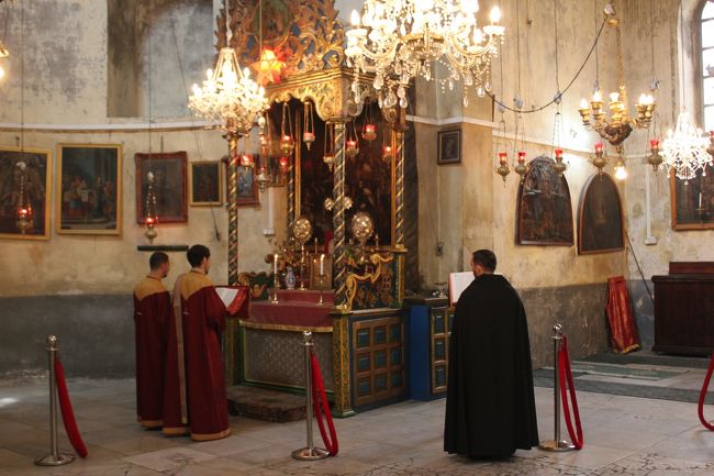 ずっと読み上げていました。<br />途中から見るのも制止されてしまった。