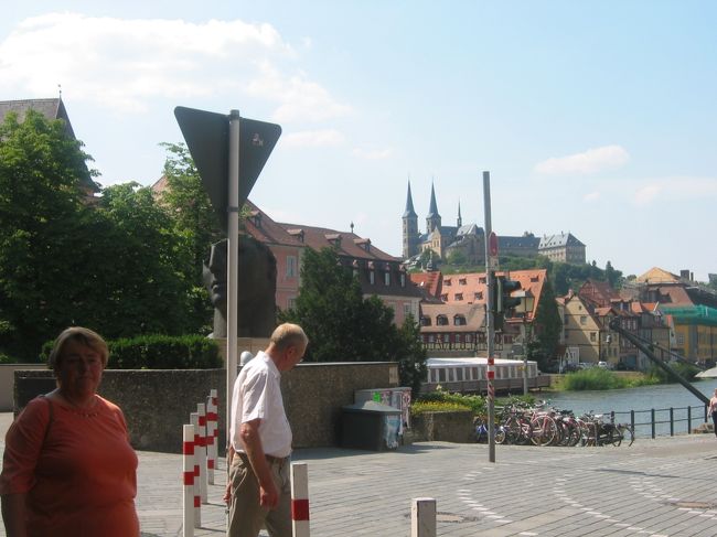 遠くに聖ミヒャエル教会が見えます。