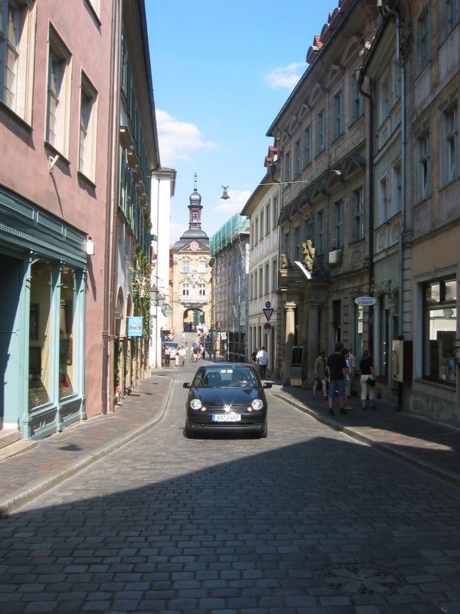 新市庁舎へ向かう路地です。