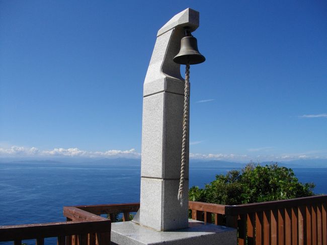 さらに先に進むと〜<br /><br /><br />　　愛の鐘♪<br /><br />　　　　３回鳴らすと恋愛が成就するそうですよ♪