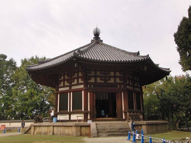 翌日、北円堂へ。無著・世親菩薩像は何度拝観しても素晴らしい。