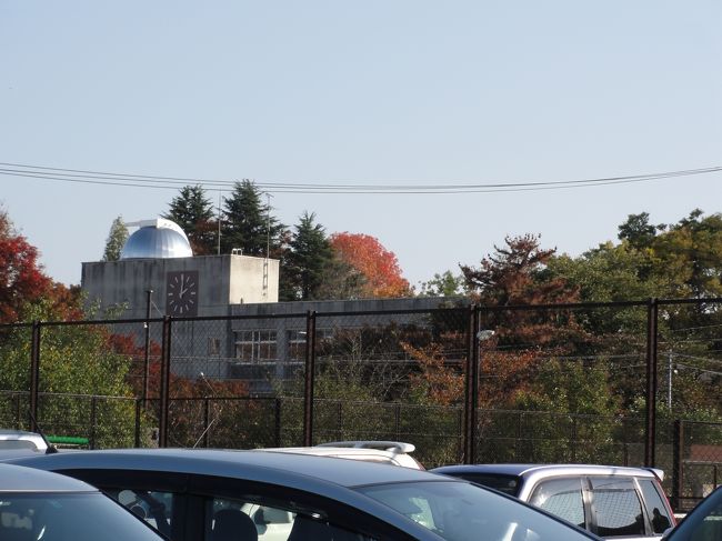 とても暖かく，いいお天気(*･∀･*) <br />どこの高校かな？仙台一高？二高？<br />紅葉の中の学校がいい感じ(*･∀-)b