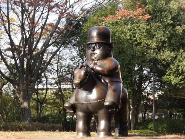 こんな顔で〜す。<br />目鼻立ちのずいぶんはっきりしている人です。<br /><br />ちょっとかわいらしいですね(*^m^*) 