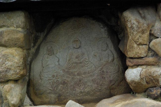 奈良時代の石仏と思うと。。感慨深いです。