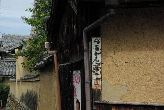 帰り道。。土塀が昔の日本の懐かしさ誘います。。