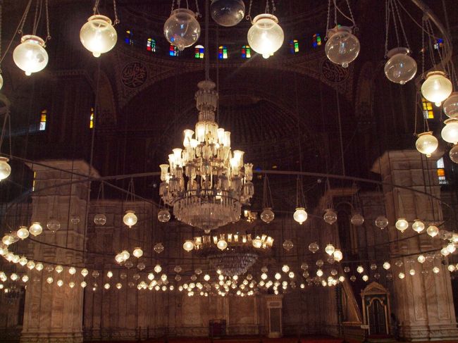 おお〜〜〜、これはこれは美しい。<br />つか、ブルーモスクにそっくり。<br /><br />朝早いので人も少なくてゆっくり見れる。