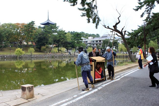 猿沢の池<br />かご屋さんが営業していました。休日限定。