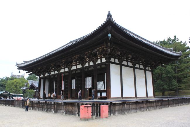興福寺　東金堂<br />薬師如来座像、日光菩薩像、月光菩薩像の重要文化財<br />文殊菩薩座像、維摩居士座像、四天王立像、十二神将立像の国宝<br />どれも見事。すばらしい。