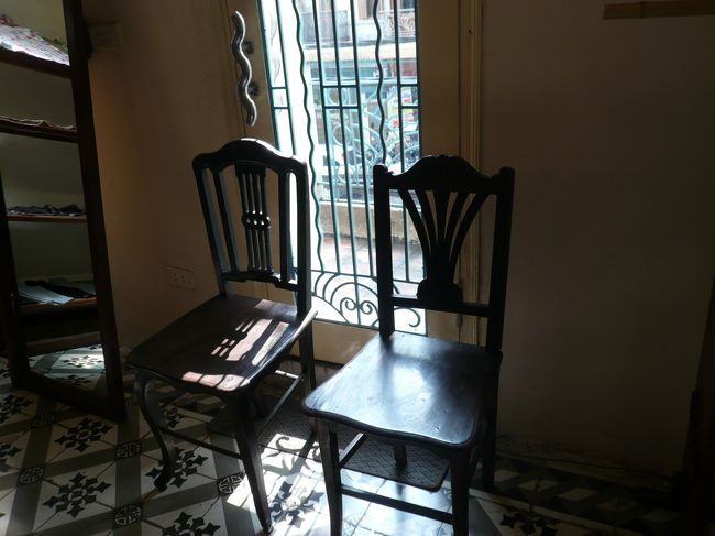 店内は少し暗くて、この季節少し暑い。<br />中国とフランスがミックスしたようなベトナム風の佇まいは素敵。