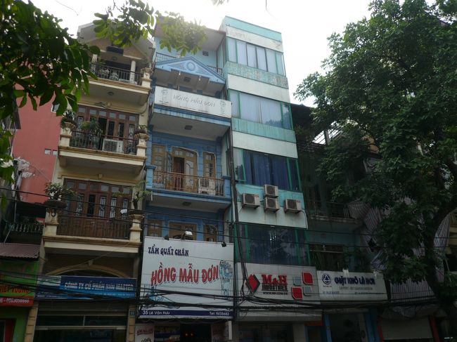 街並み<br /><br />旧市街じゃなくても、こんな風なのが典型的な景観