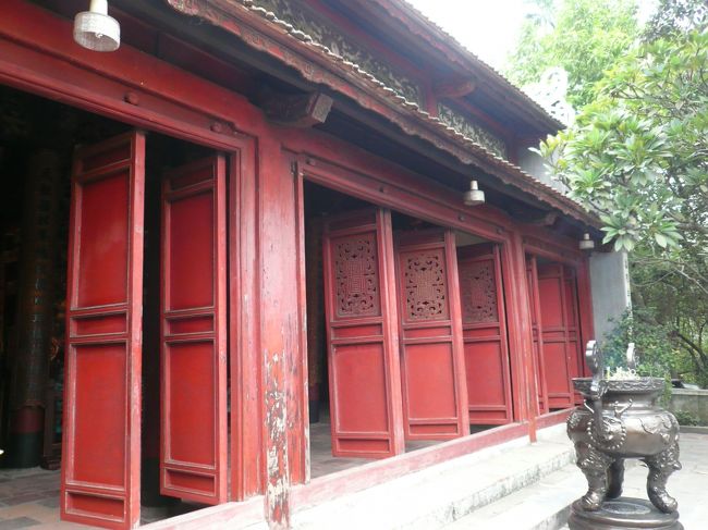 ここでお参り。<br /><br />勉強ができますようにってベトナムの学生さんや子供がお参りするそうです。